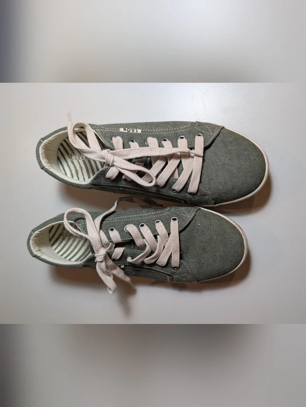 Taos Woman's Size 10.5 Casual Star Olive Green Canvas Sneakers
